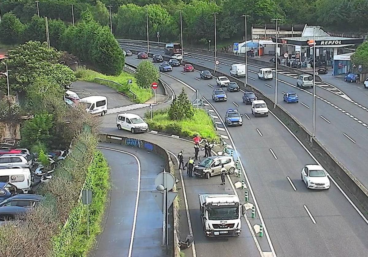 Mañana Complicada En Las Carreteras Vizcaínas Con Accidentes En La A8 Y El Corredor Del 5792